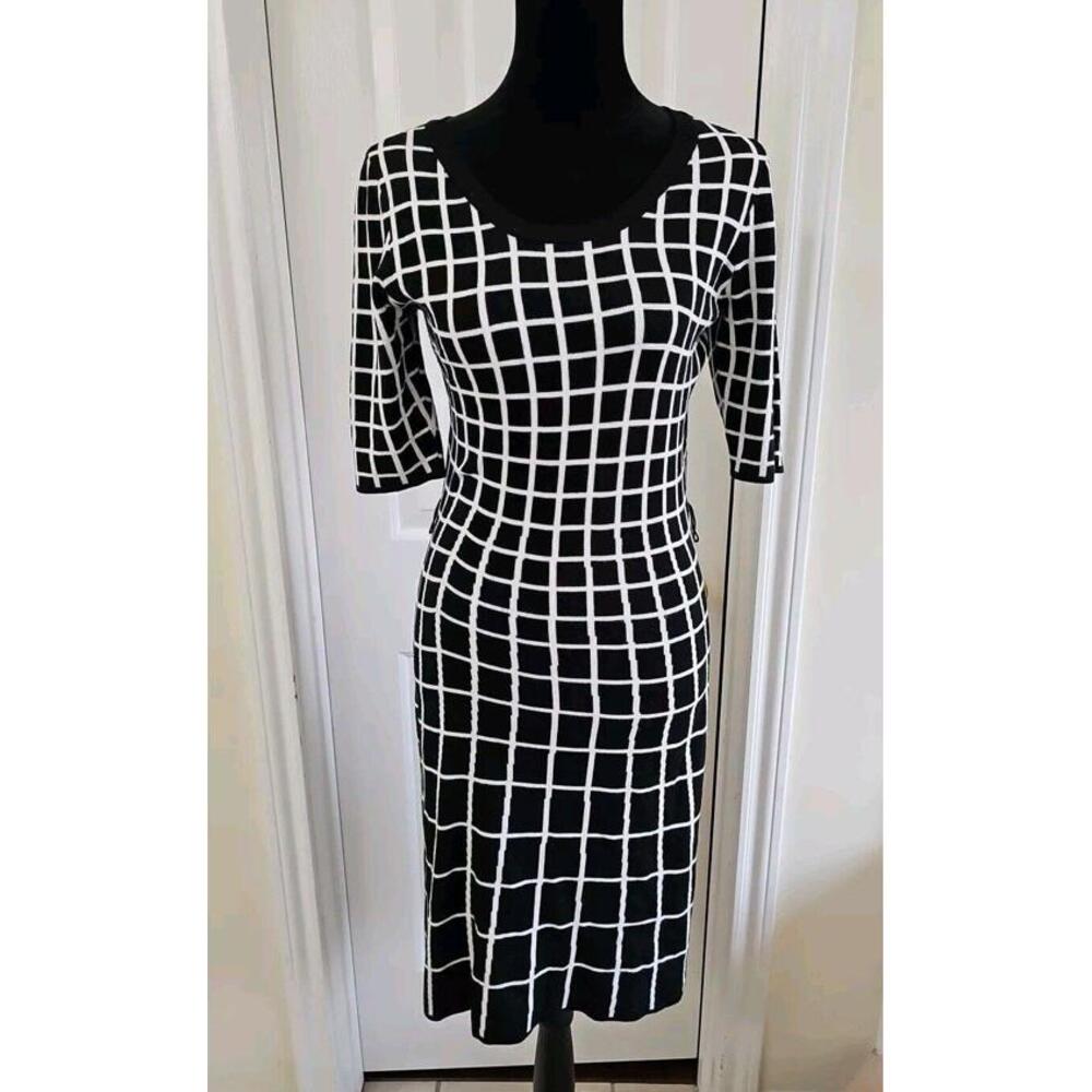 Women's Fit and Flare Sweater Dress Medium Black And White‎ Midi